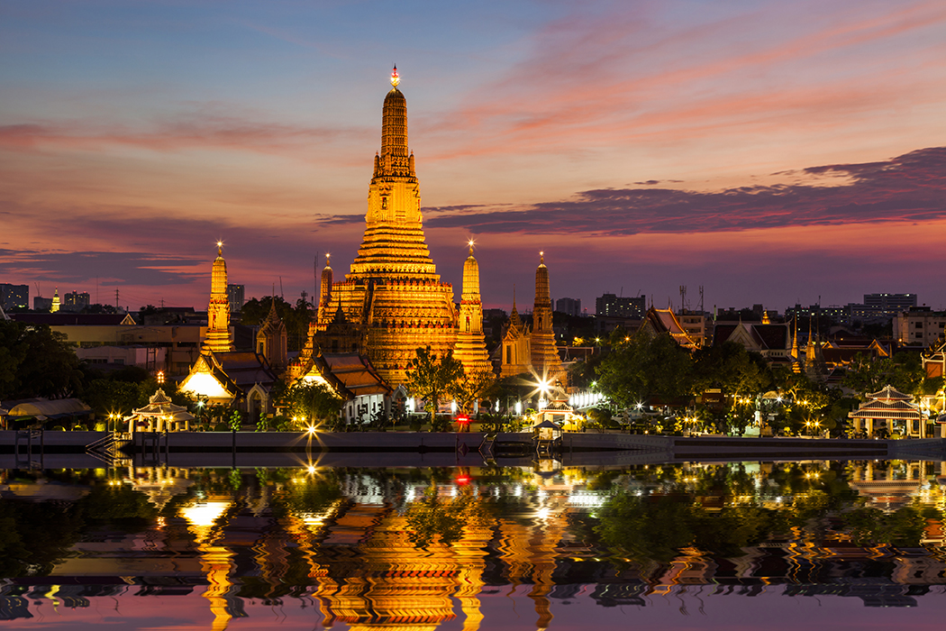 Wat Arun in Bangkok at night 